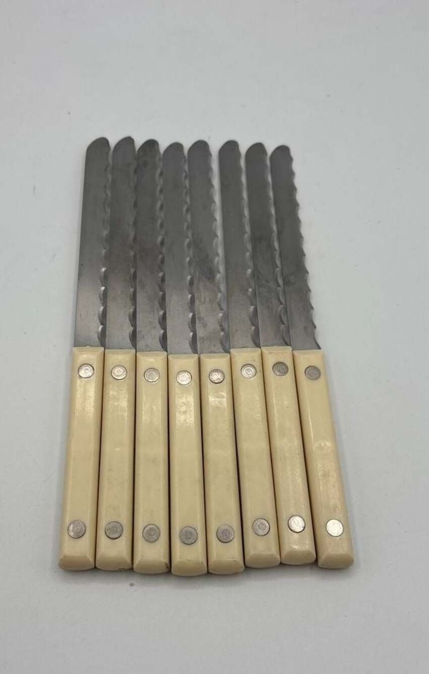 Vintage Simmons Set of 8 Steak Knives with Bakelite Ivory Handles